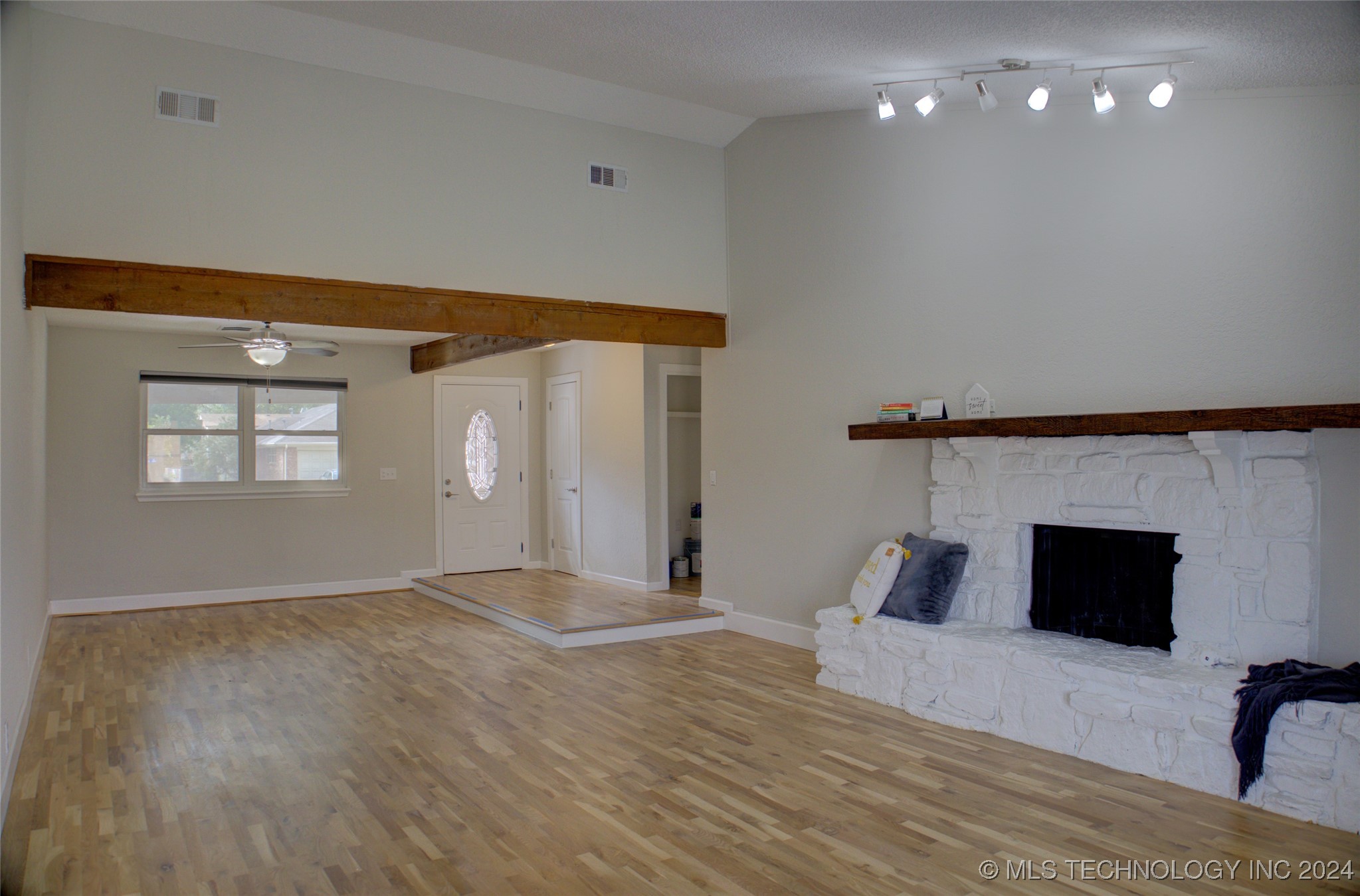 1404 W Indianola Street Property Photo 9