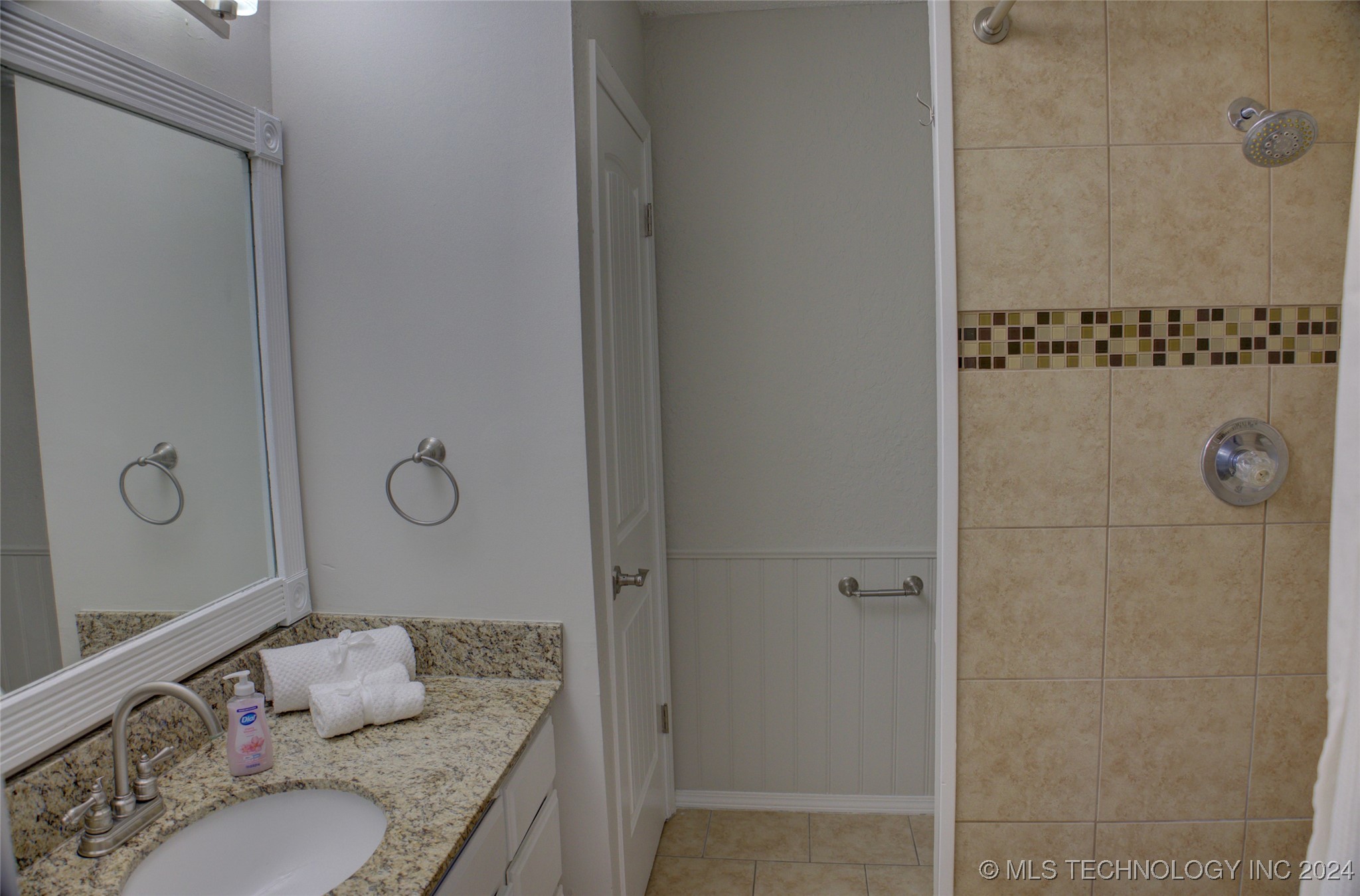1404 W Indianola Street Property Photo 26