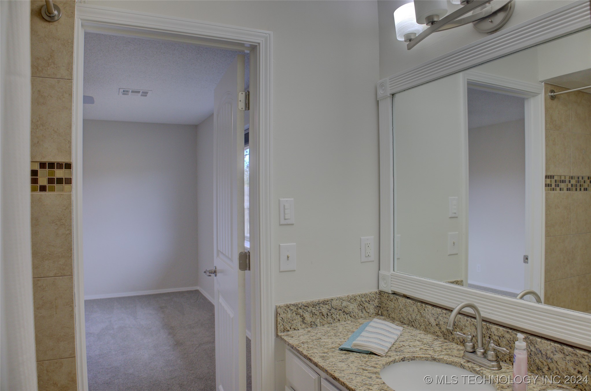 1404 W Indianola Street Property Photo 27