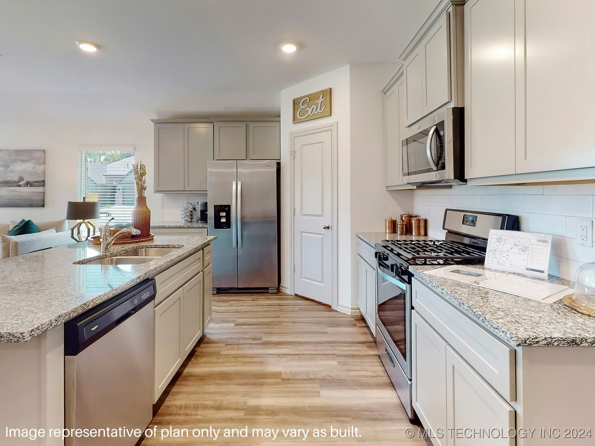 2117 E Urbana Street Property Photo 2