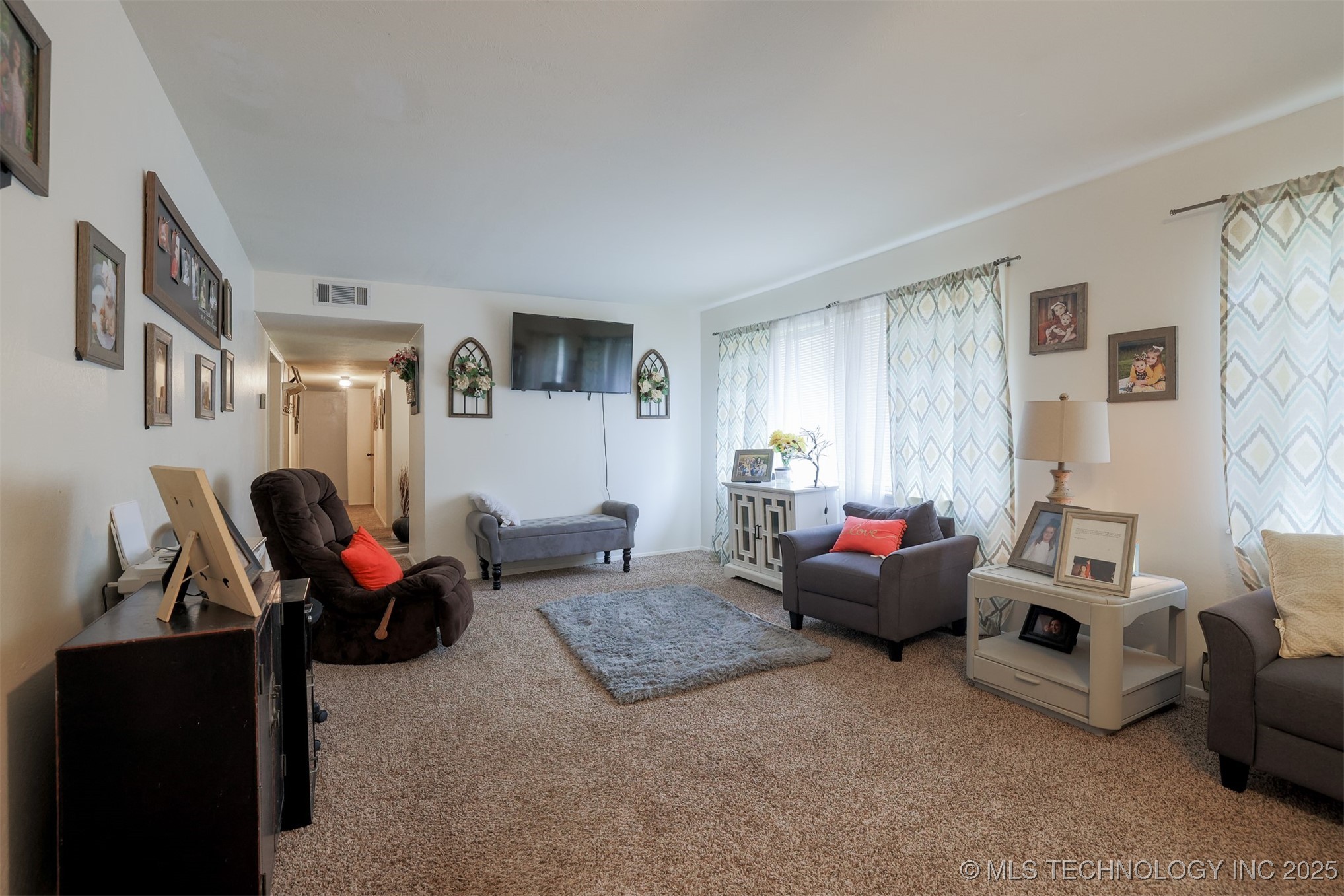 417717 E 1145 Road Property Photo 3