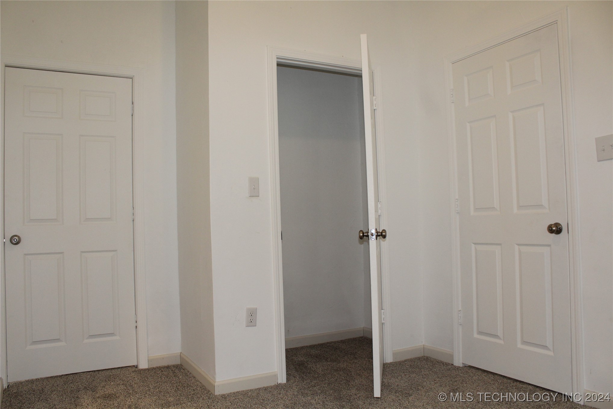 905 W Beech Property Photo 24