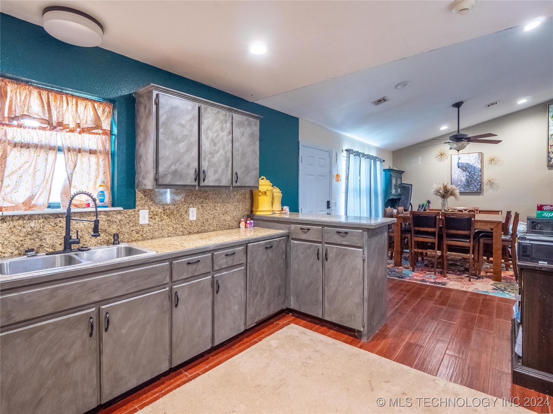 239 N Carbon Property Photo 16