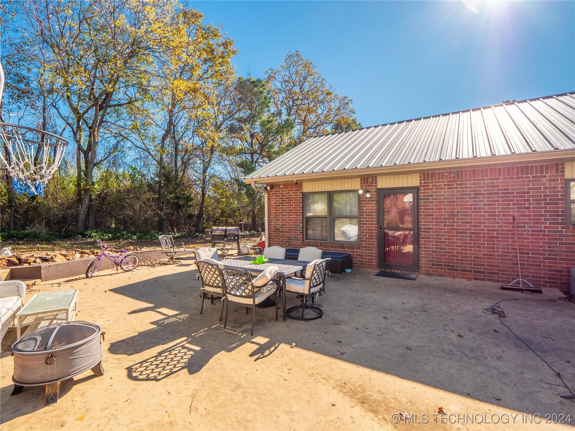 239 N Carbon Property Photo 33