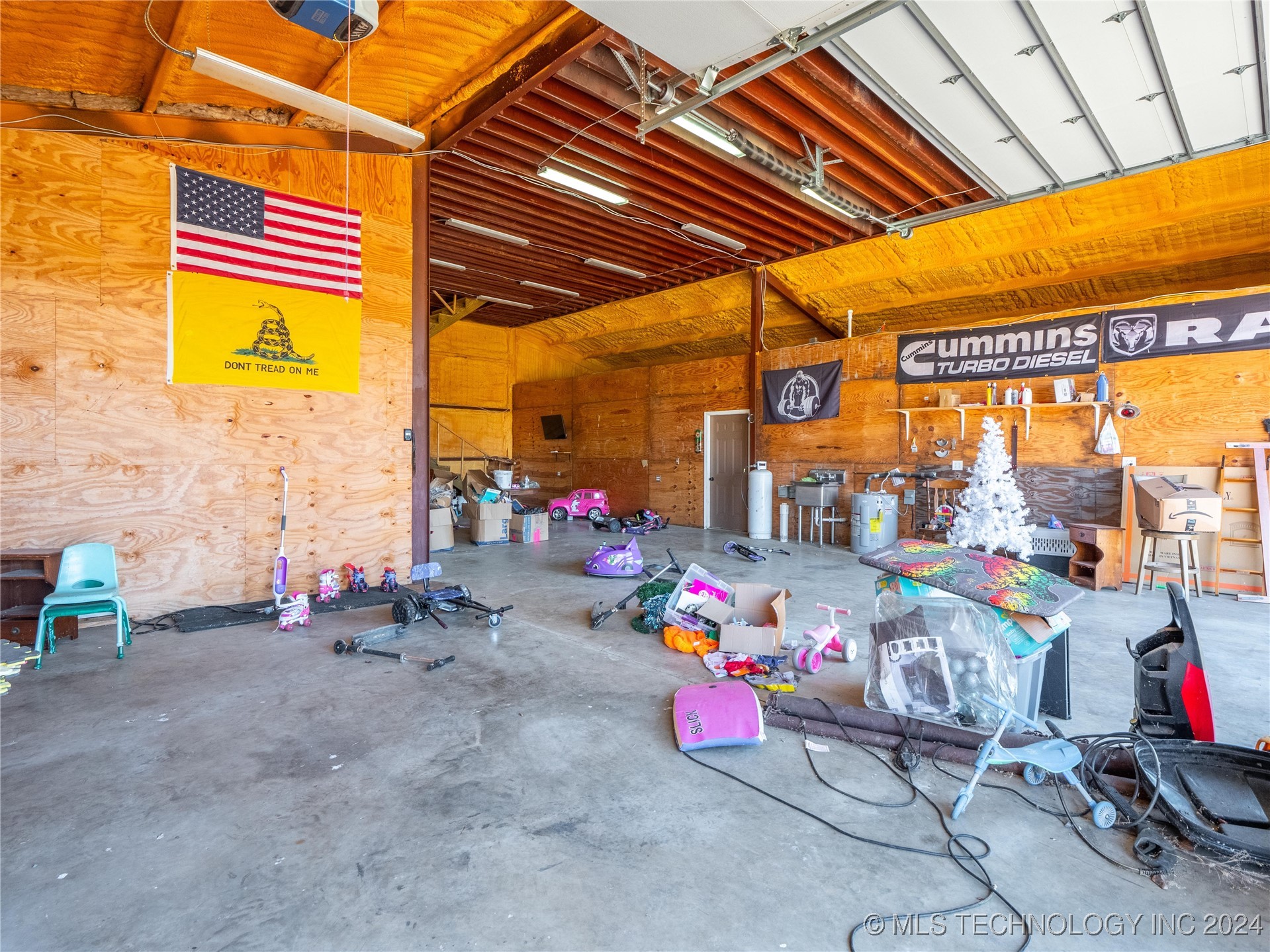 239 N Carbon Property Photo 40