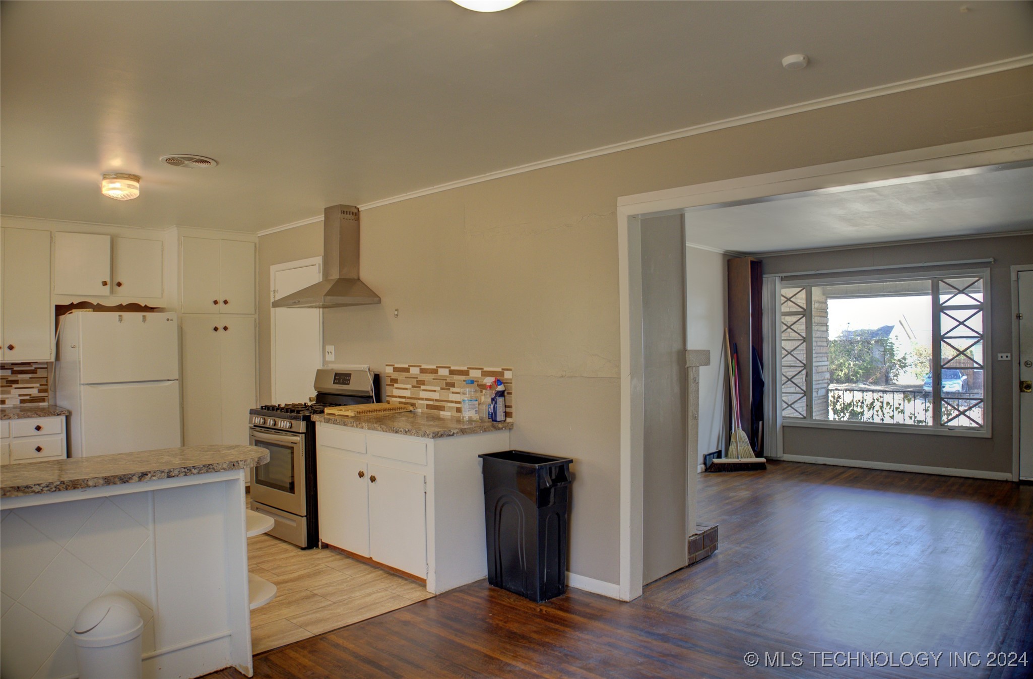 430 S 80th East Avenue Property Photo 9