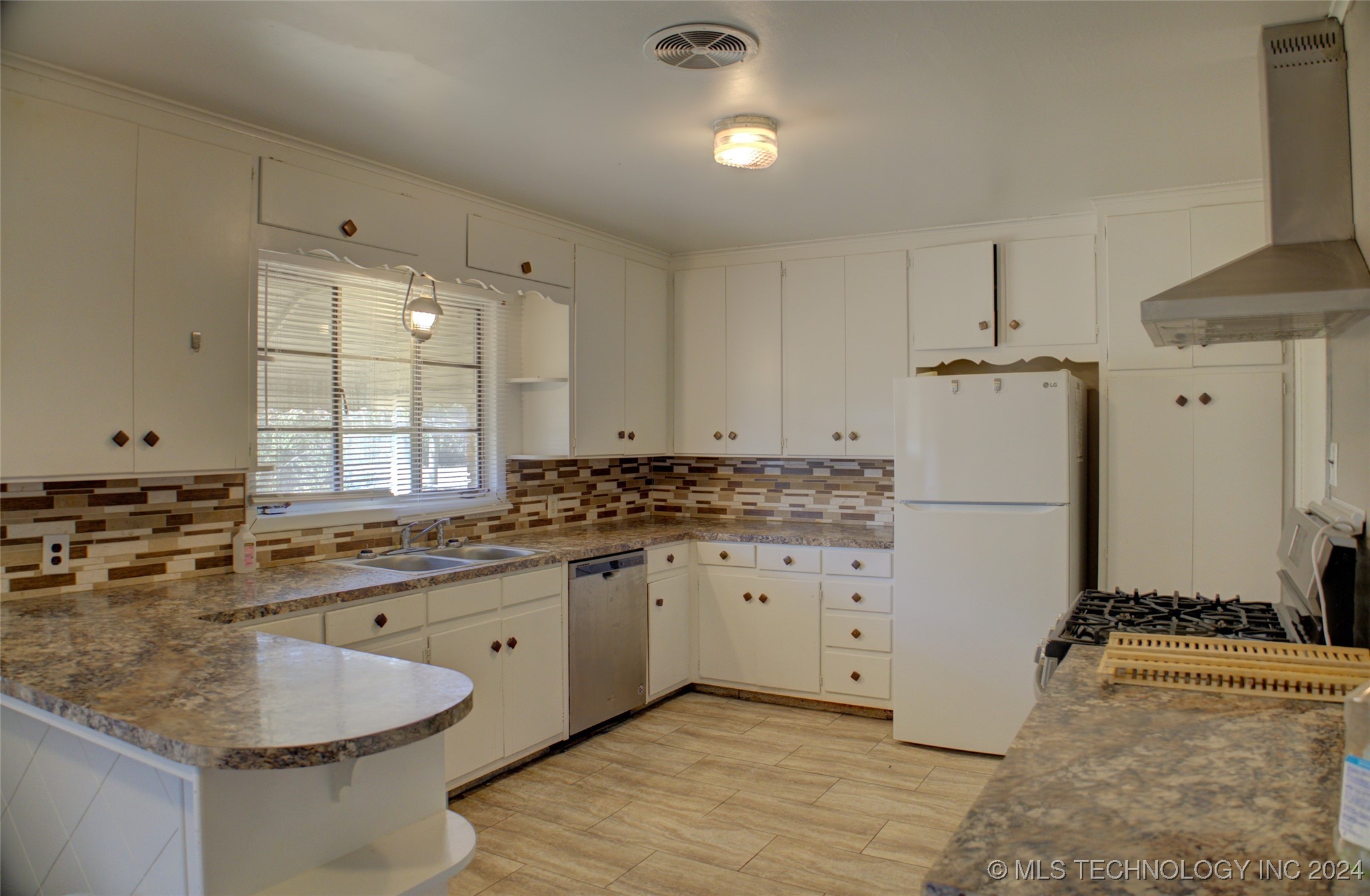 430 S 80th East Avenue Property Photo 11