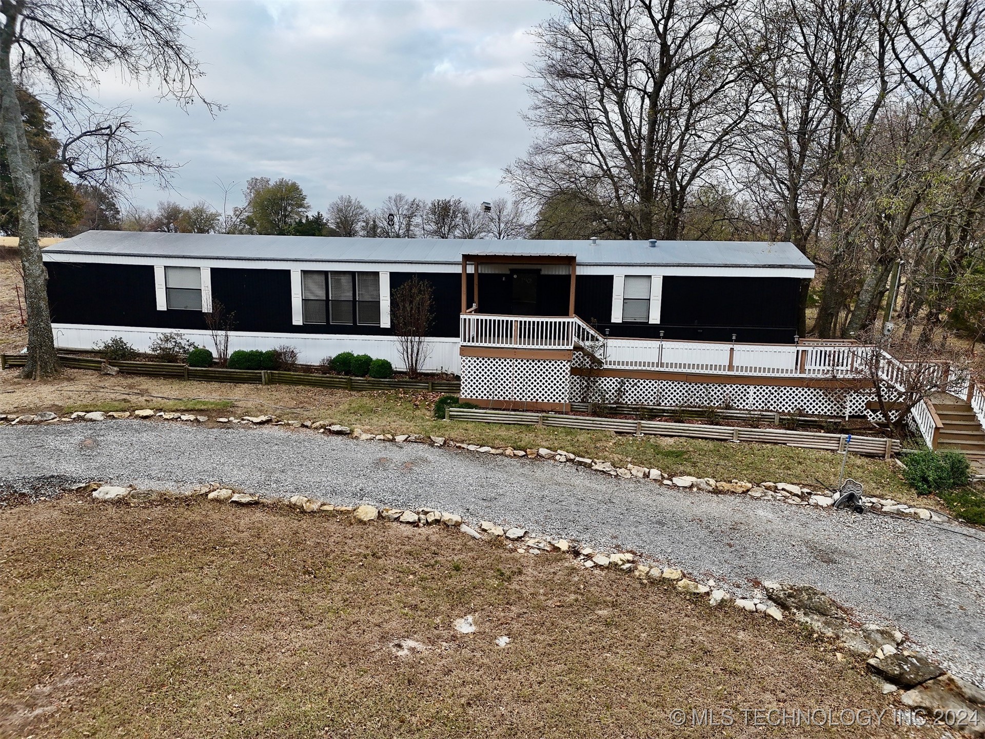 745 Lakeside Drive Property Photo 1