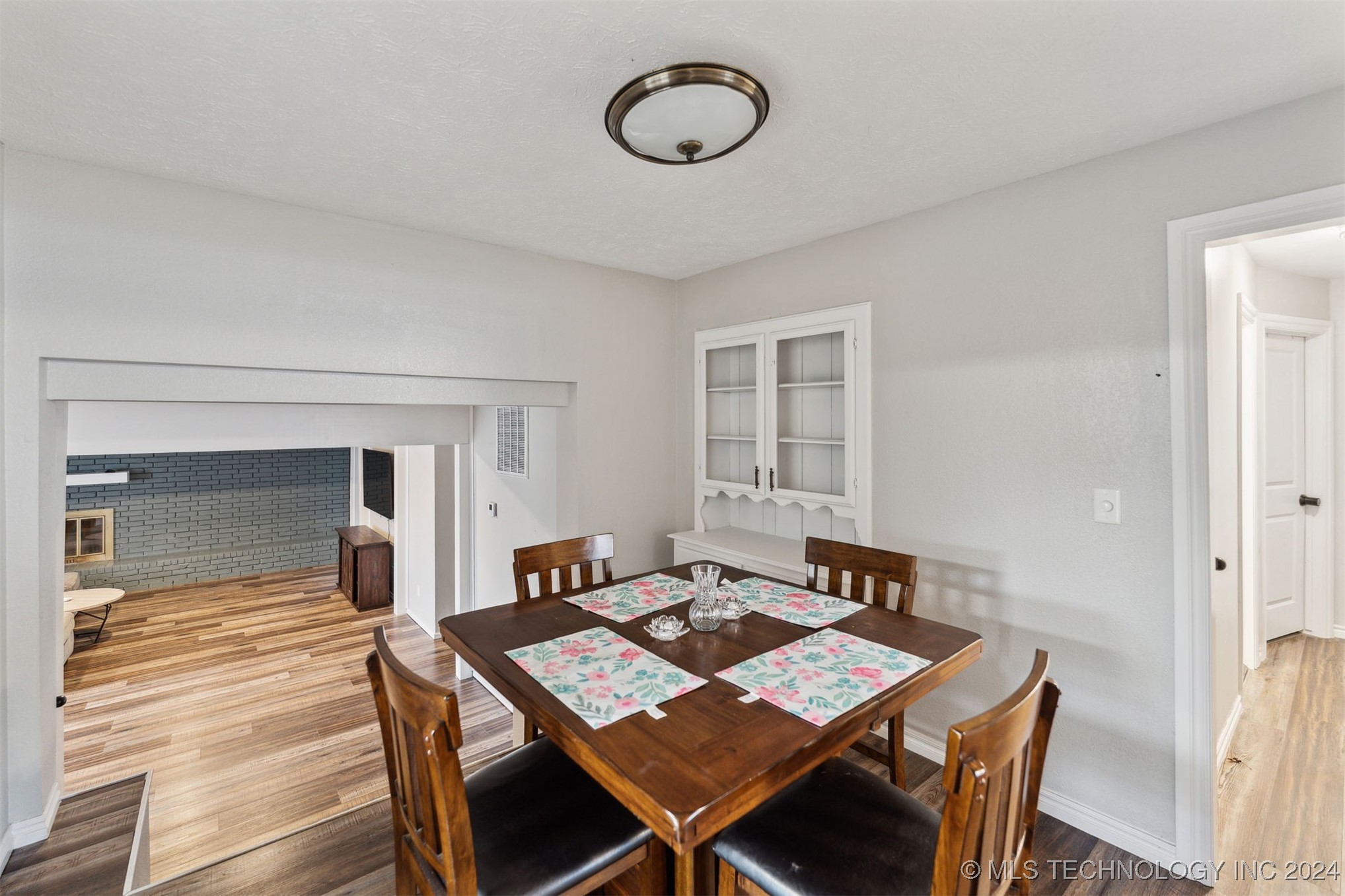 1114 N Kansas Avenue Property Photo 7
