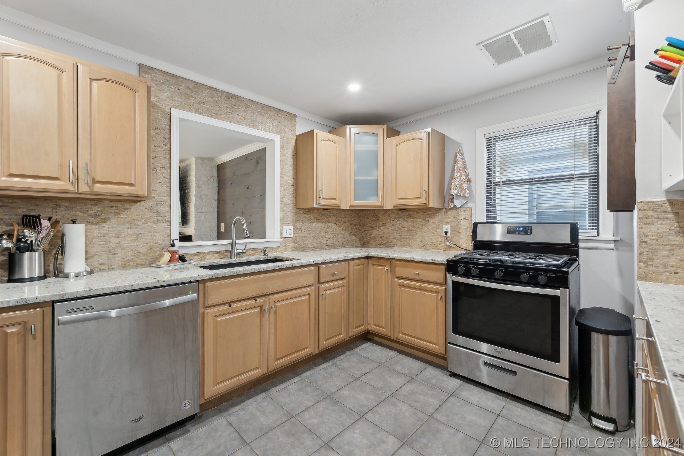 4644 S Troost Avenue Property Photo 8