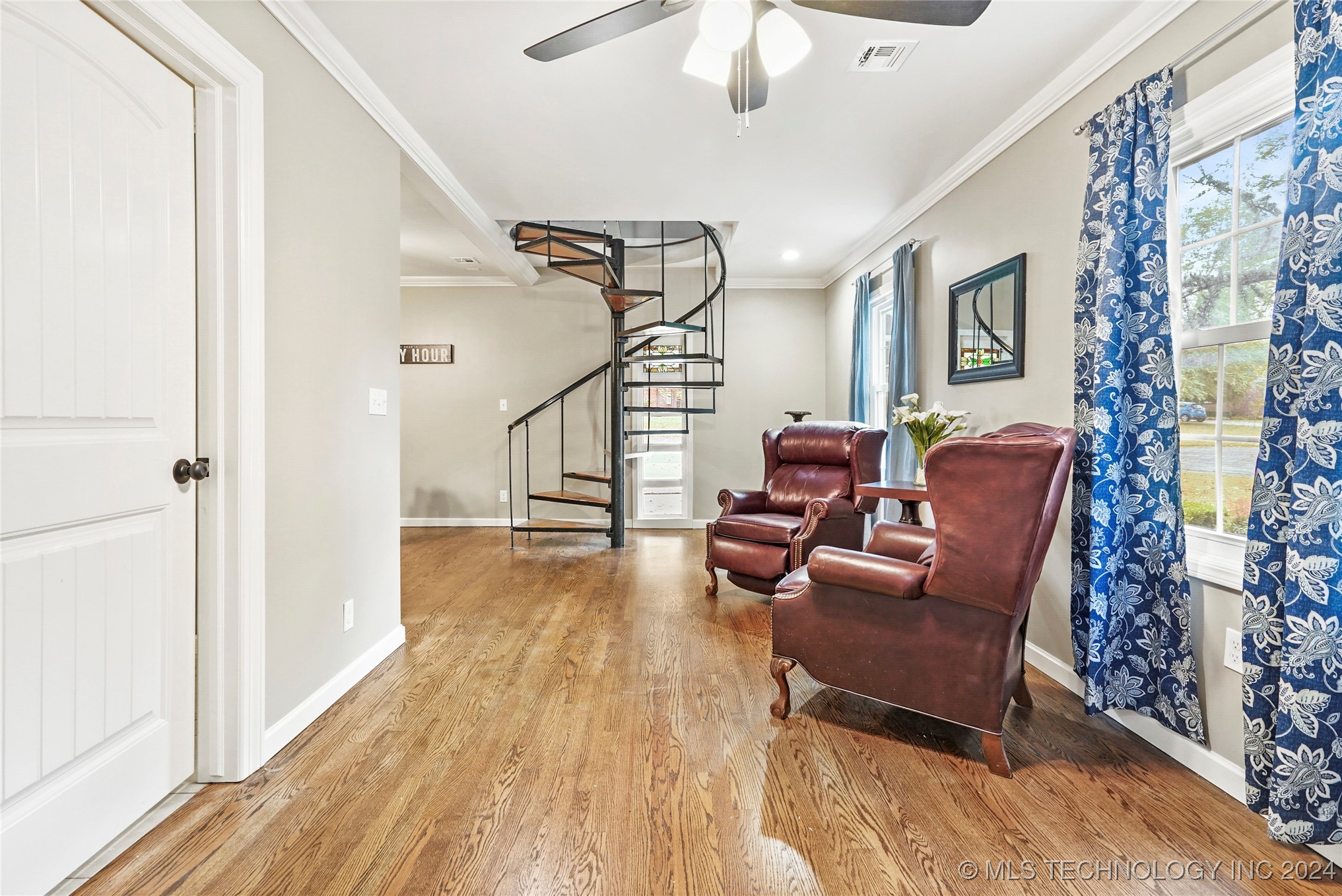 1545 E 37th Place Property Photo 11