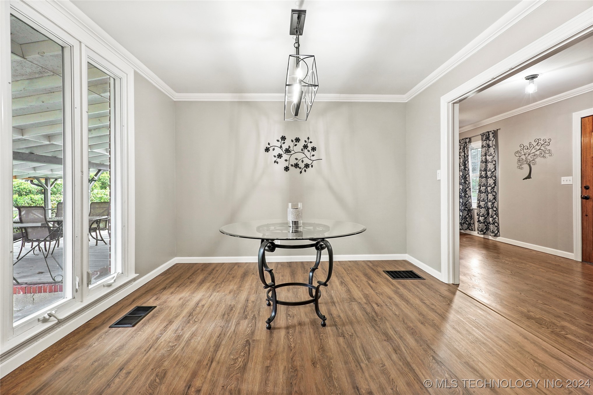 1545 E 37th Place Property Photo 16