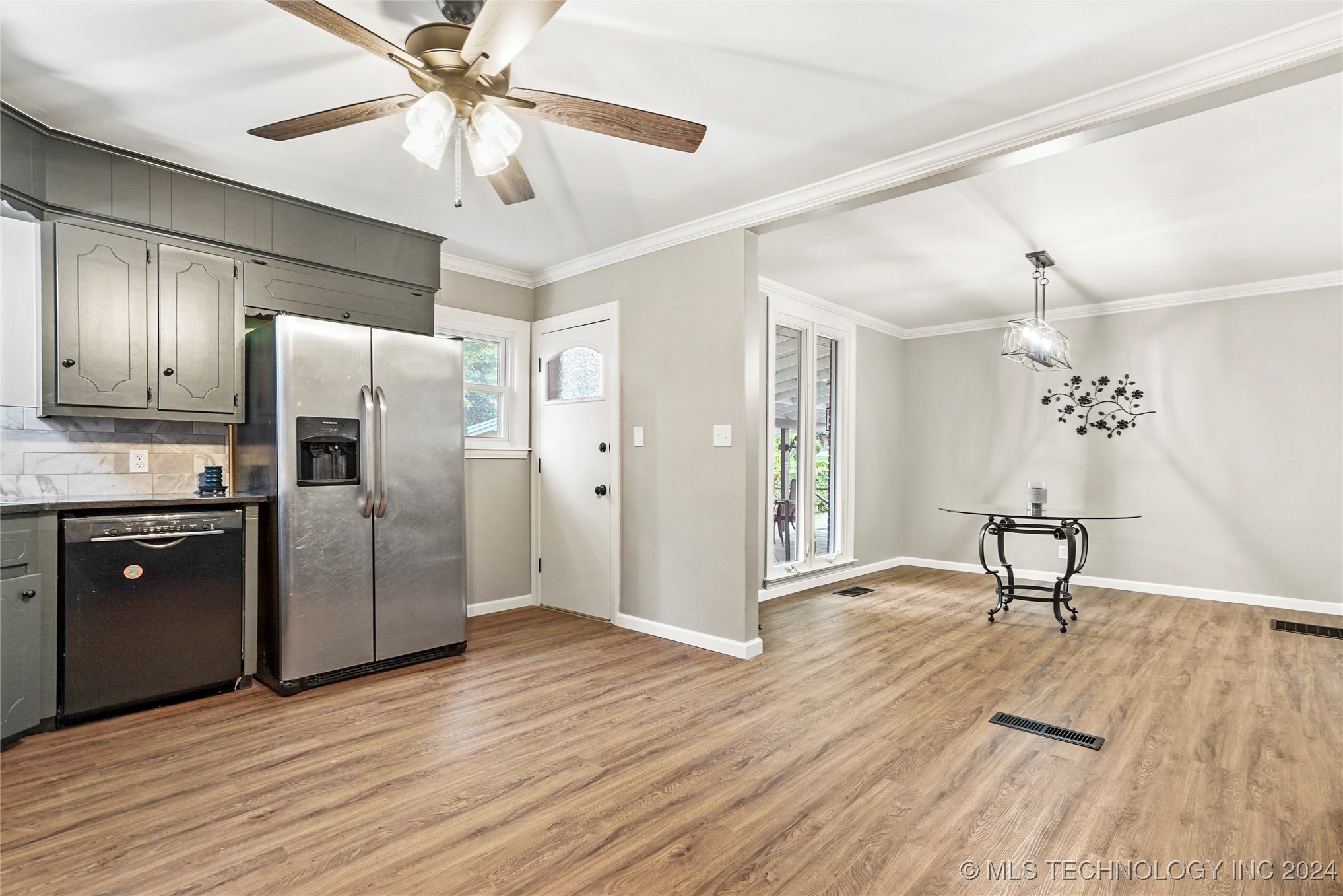 1545 E 37th Place Property Photo 18