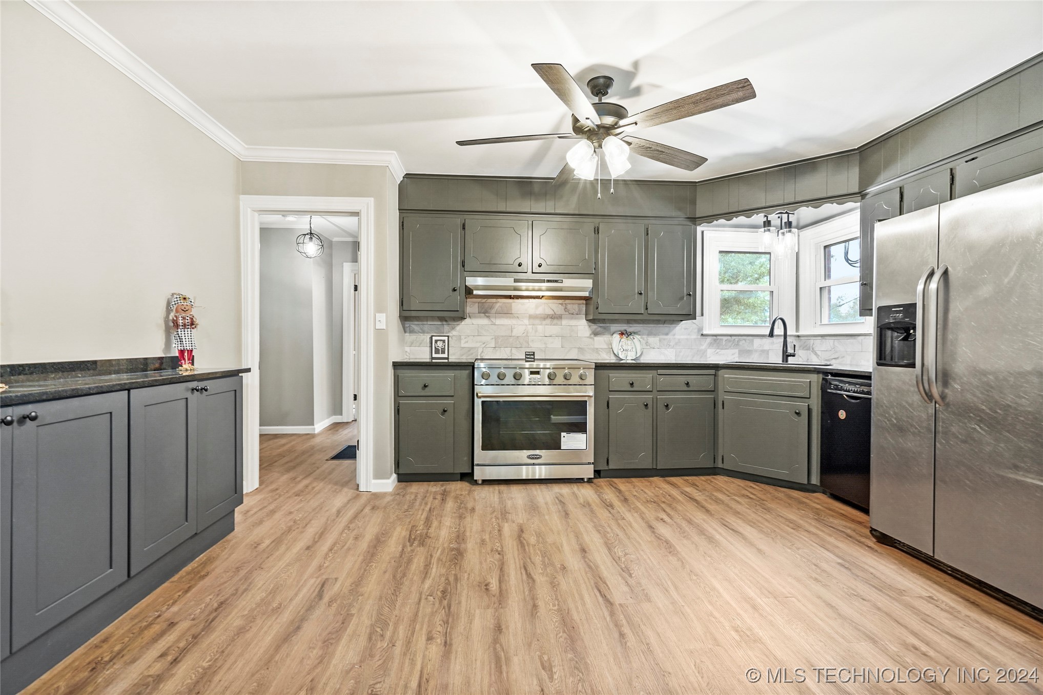 1545 E 37th Place Property Photo 19