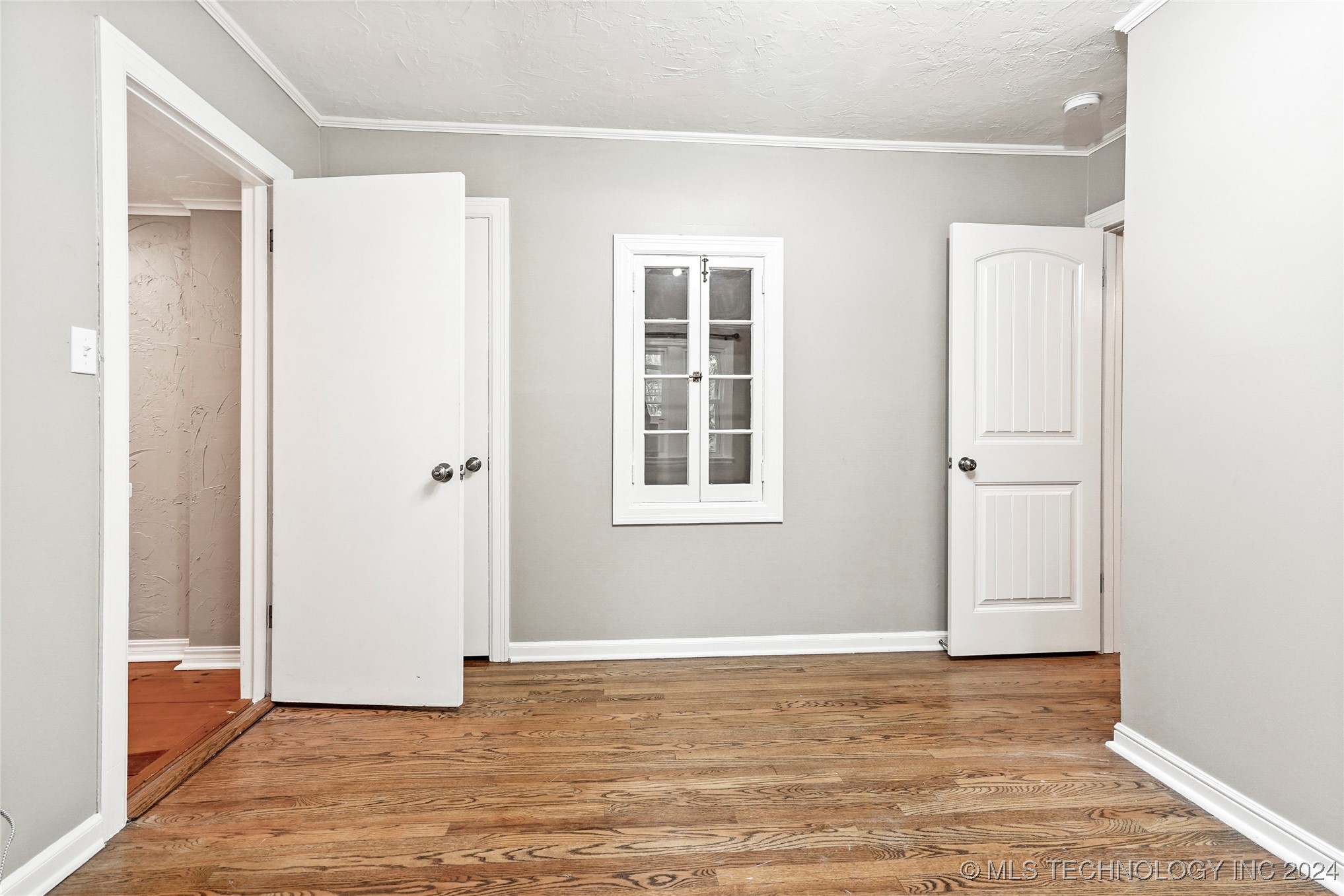 1545 E 37th Place Property Photo 32