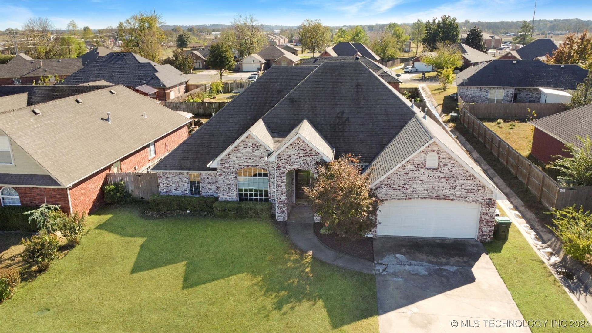 1530 Redwood Place Property Photo 1