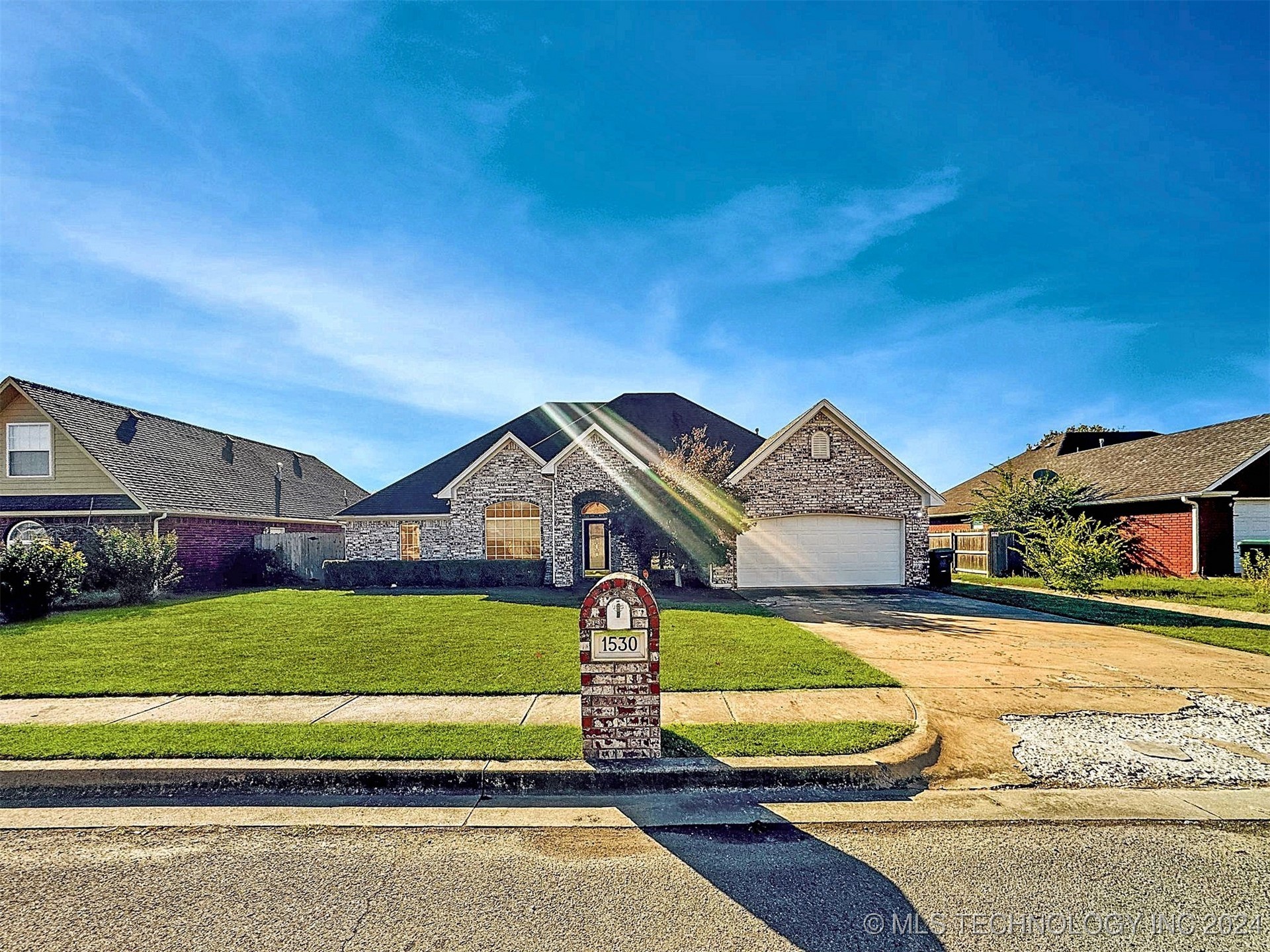 1530 Redwood Place Property Photo 4