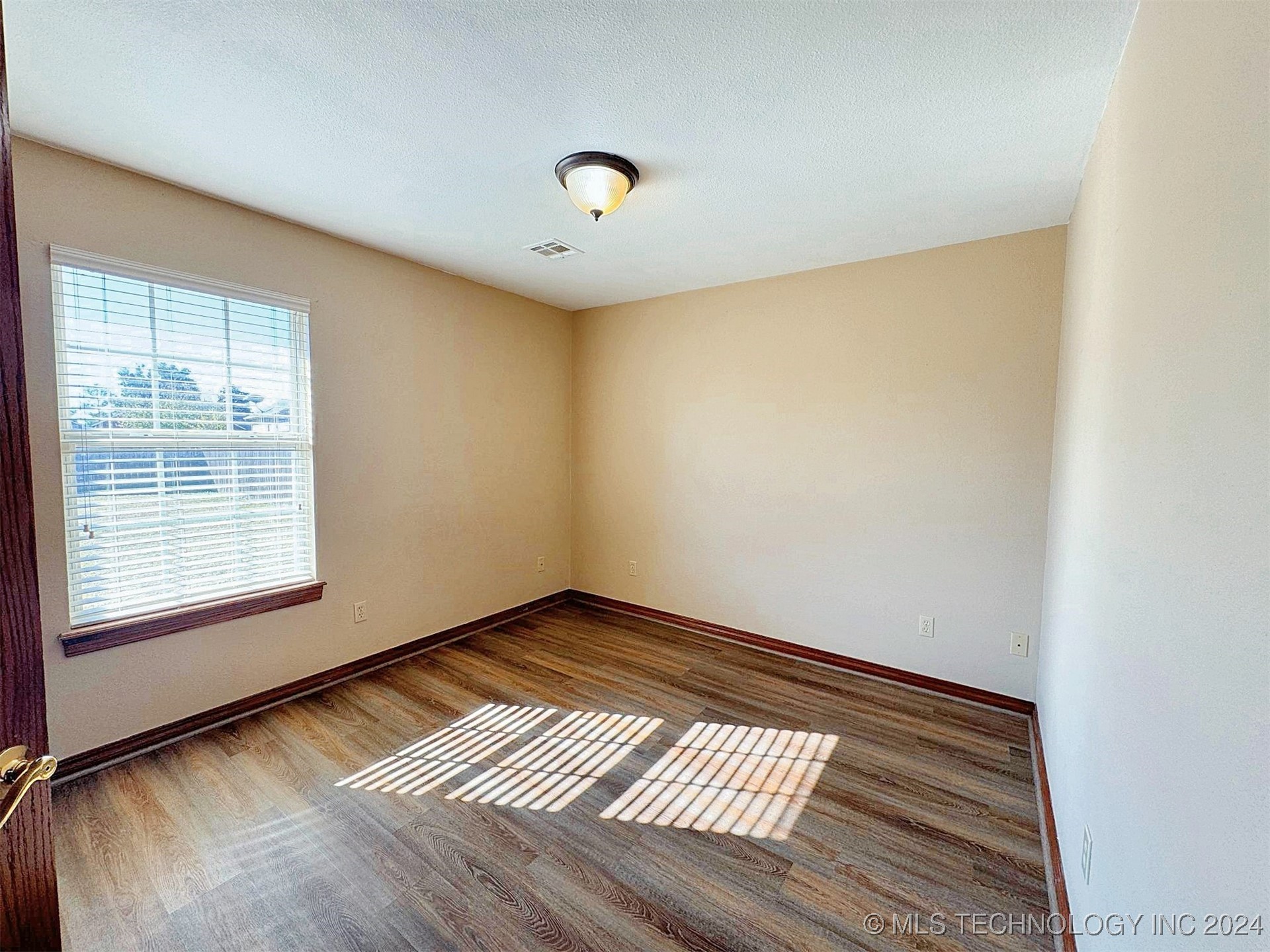 1530 Redwood Place Property Photo 60