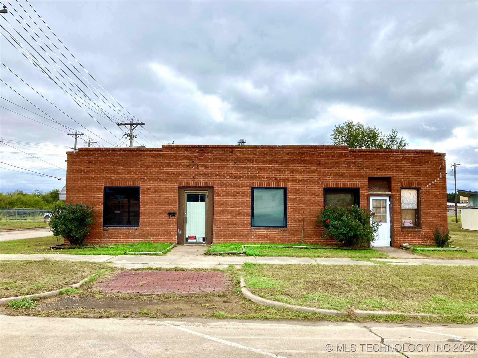 301 W Broadway Street Property Photo