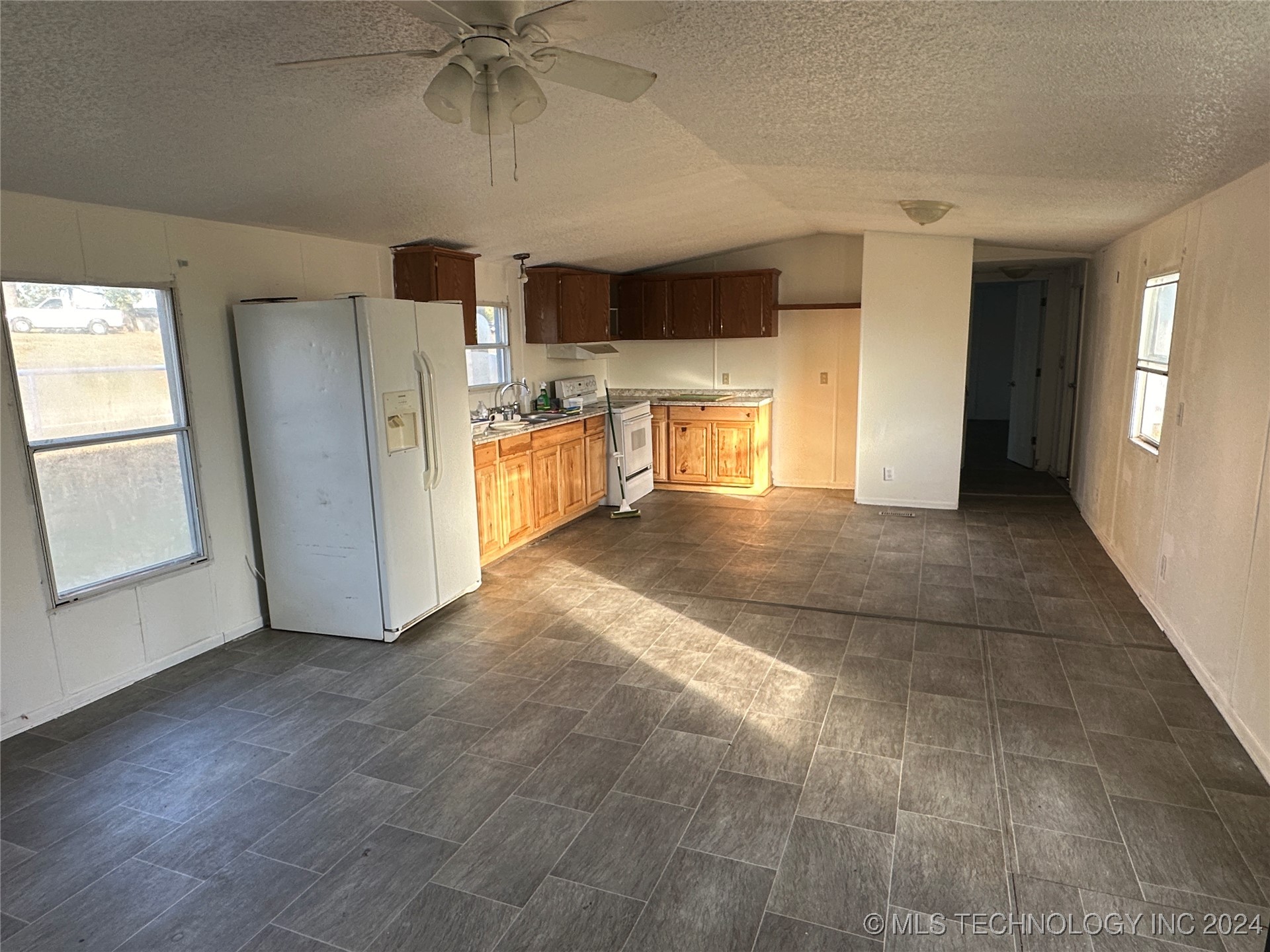 504 2nd Property Photo 3