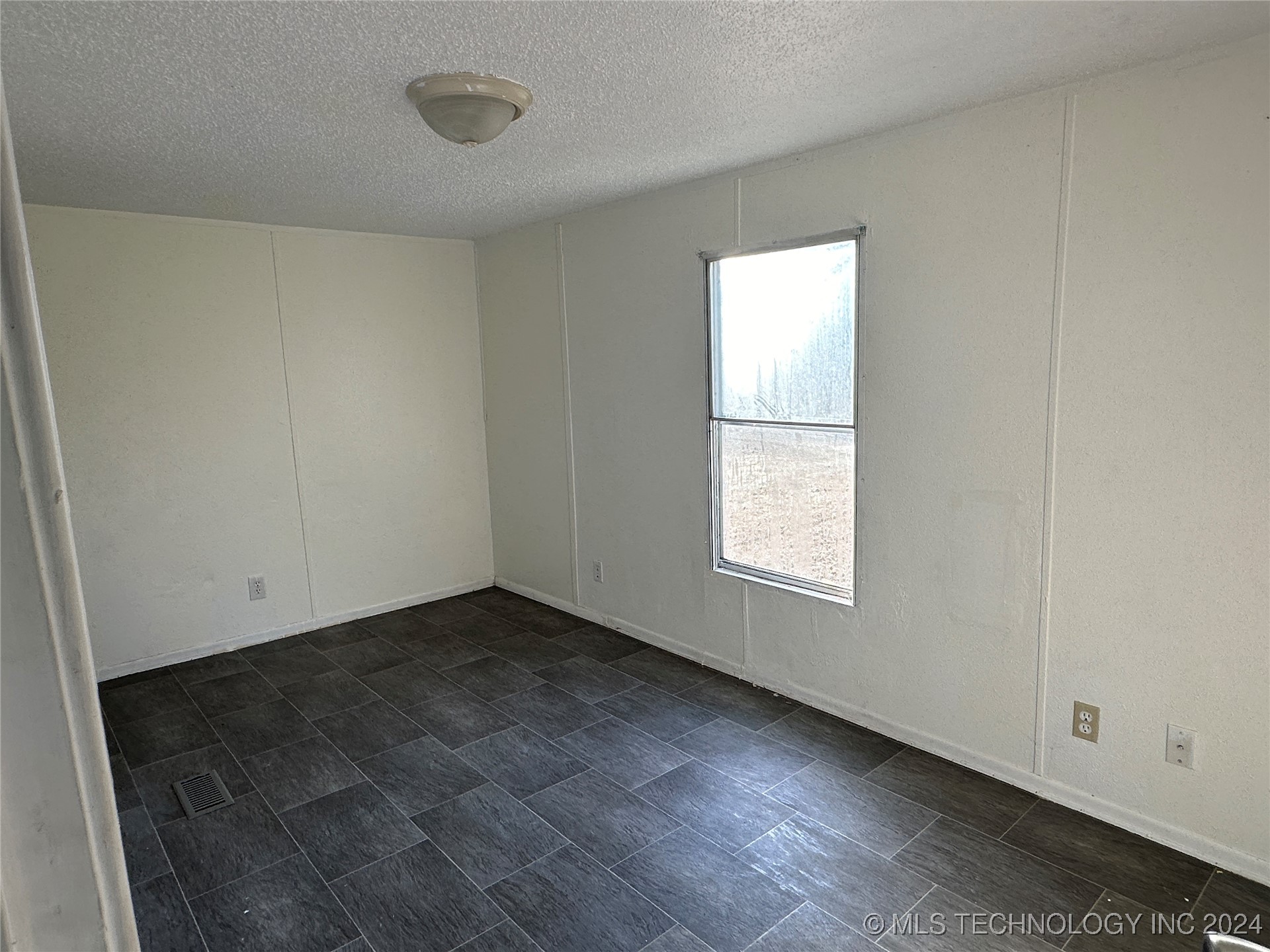 504 2nd Property Photo 4