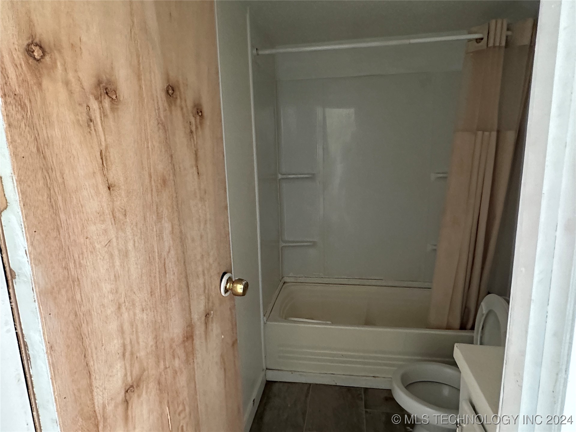 504 2nd Property Photo 5