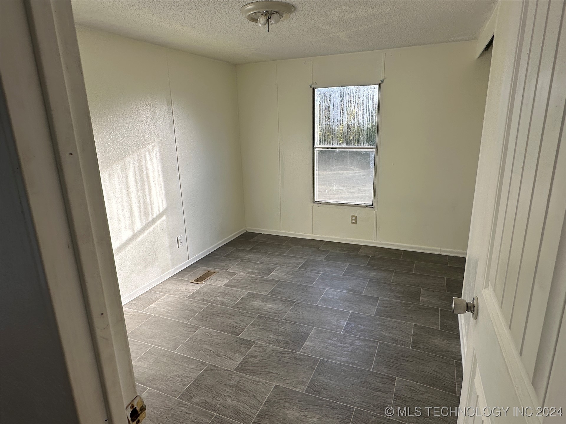 504 2nd Property Photo 6