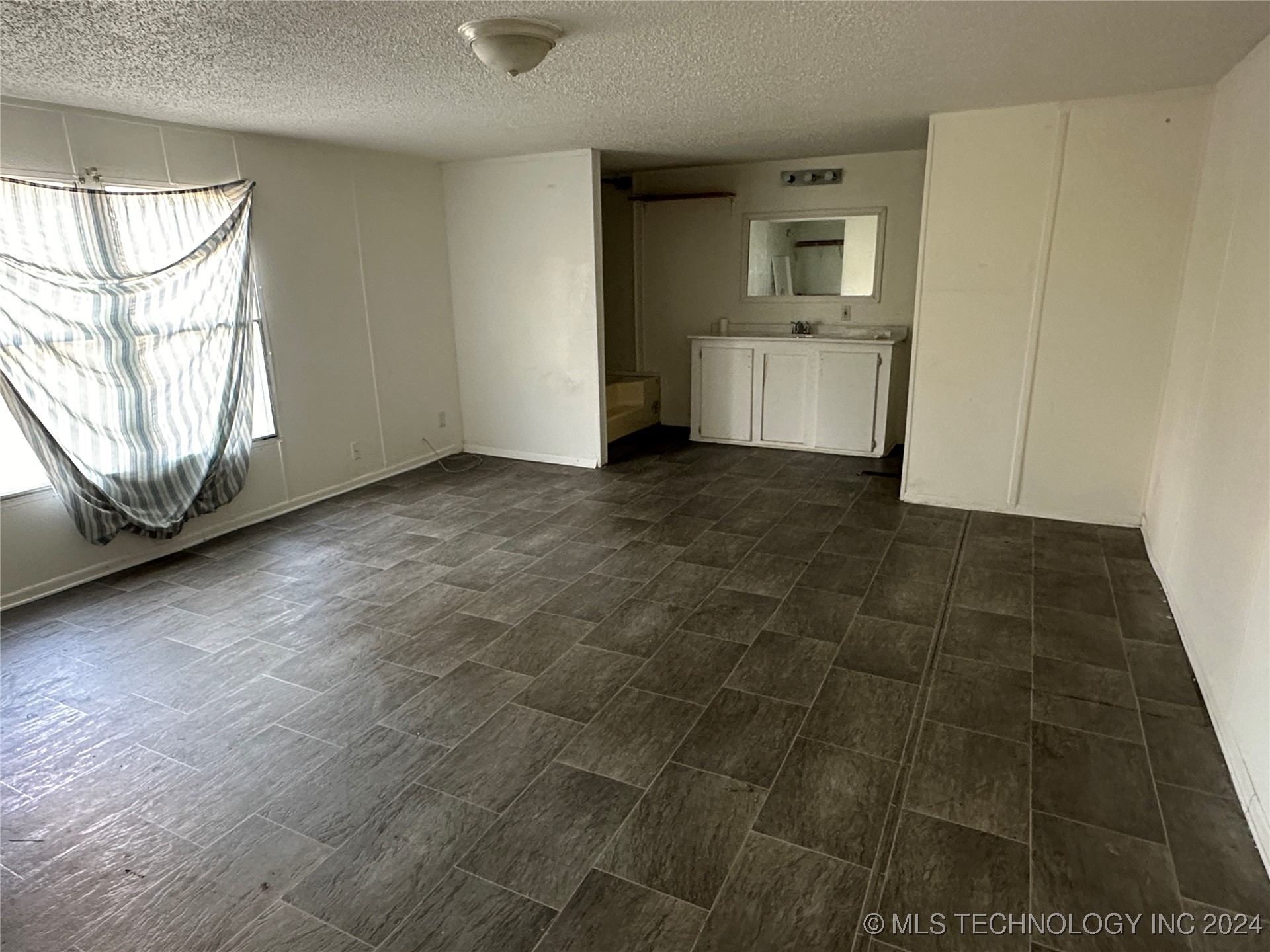 504 2nd Property Photo 8
