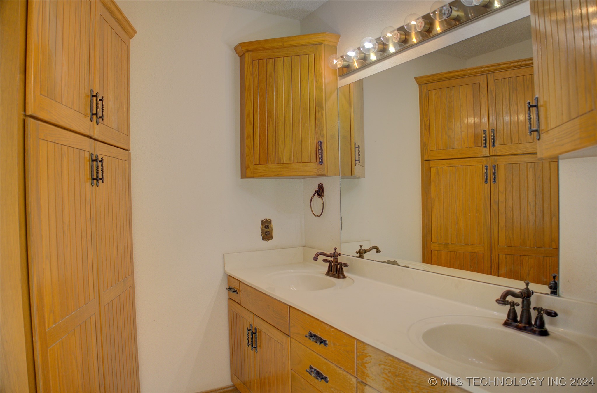17808 S 129th East Avenue Property Photo 31