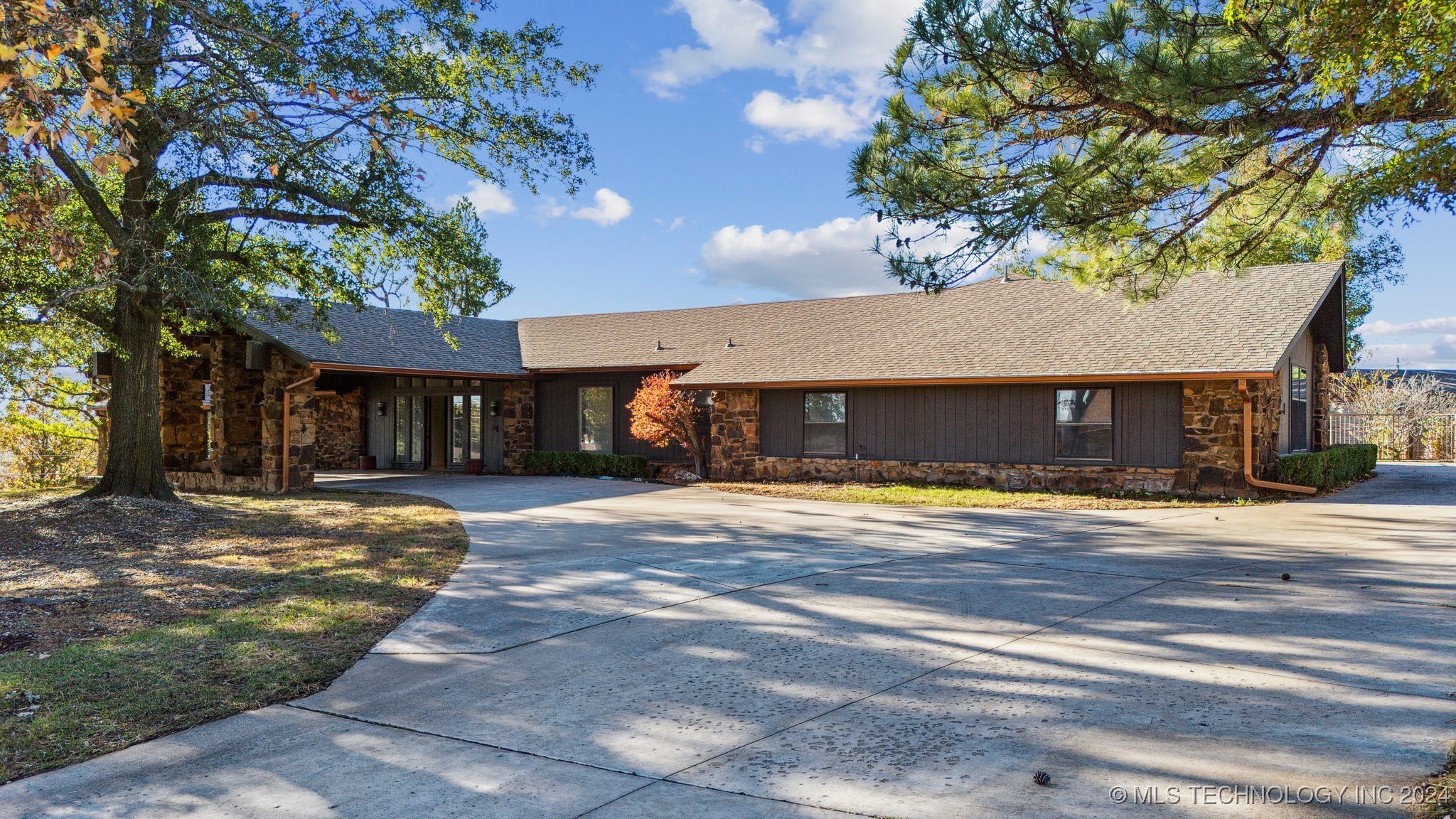 105 N Osage Ridge Drive E Property Photo 1
