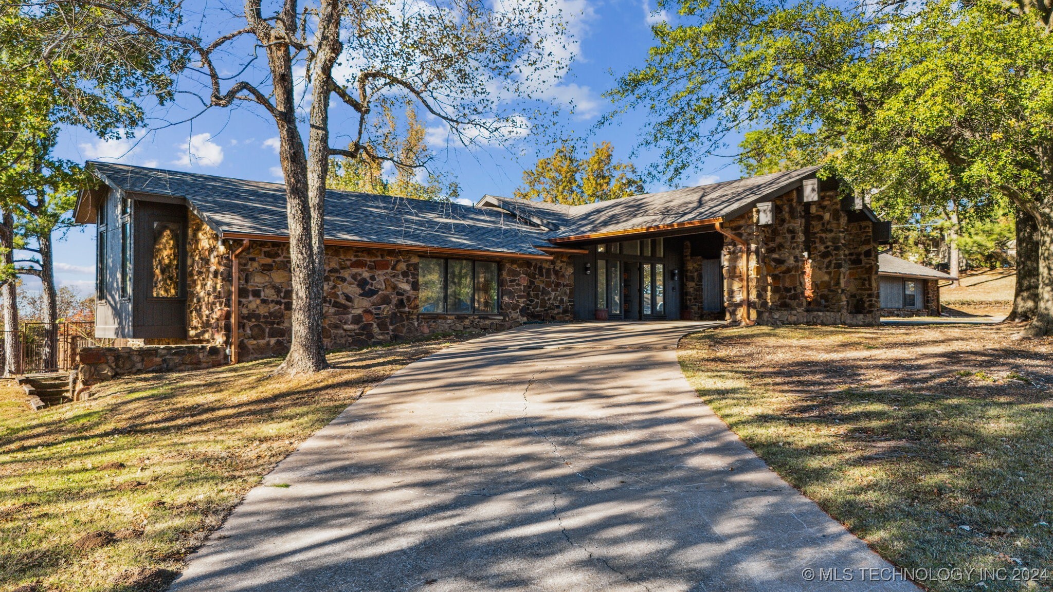 105 N Osage Ridge Drive E Property Photo 2