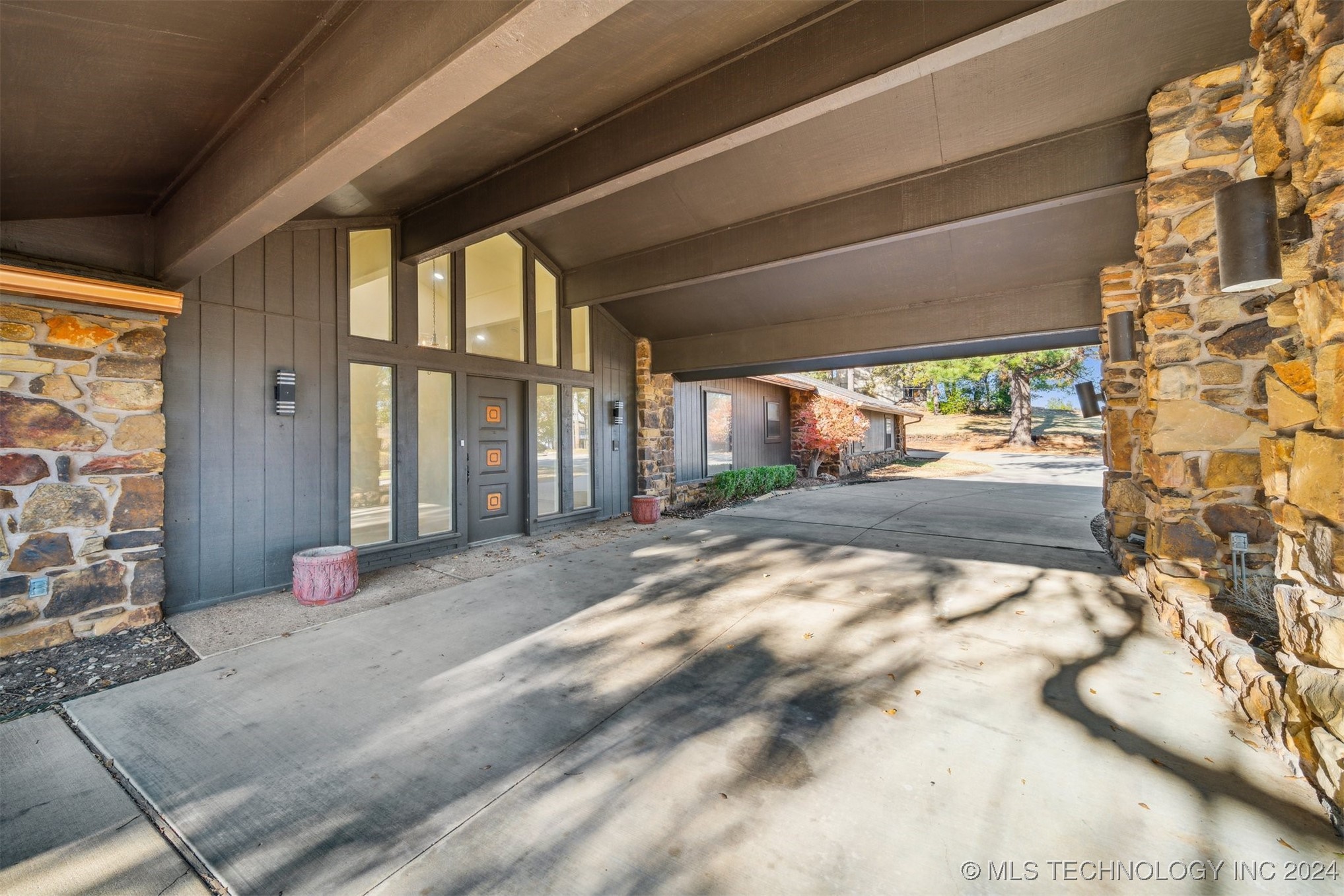 105 N Osage Ridge Drive E Property Photo 5