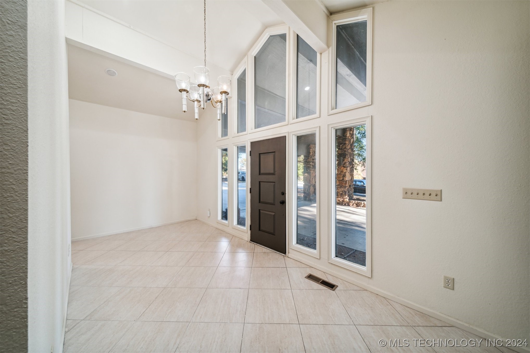105 N Osage Ridge Drive E Property Photo 6