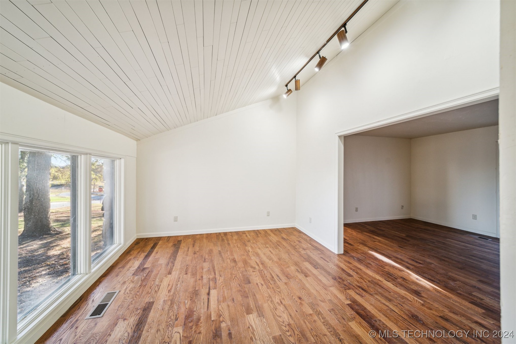 105 N Osage Ridge Drive E Property Photo 9
