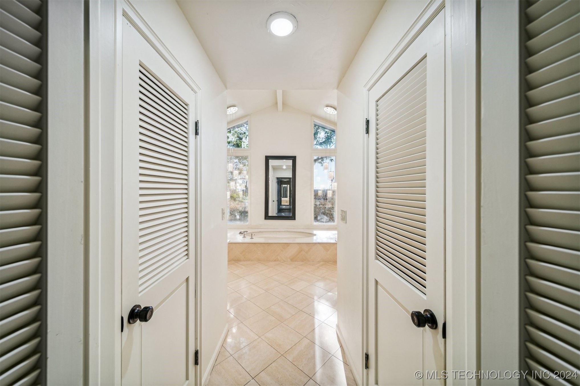 105 N Osage Ridge Drive E Property Photo 12