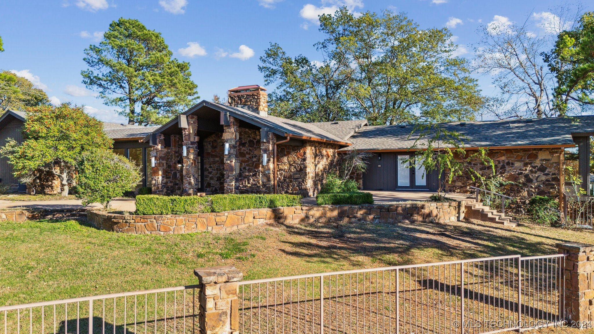 105 N Osage Ridge Drive E Property Photo 41