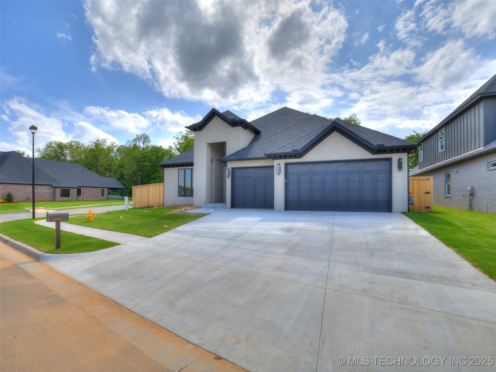 11264 S Fir Avenue W Property Photo 2