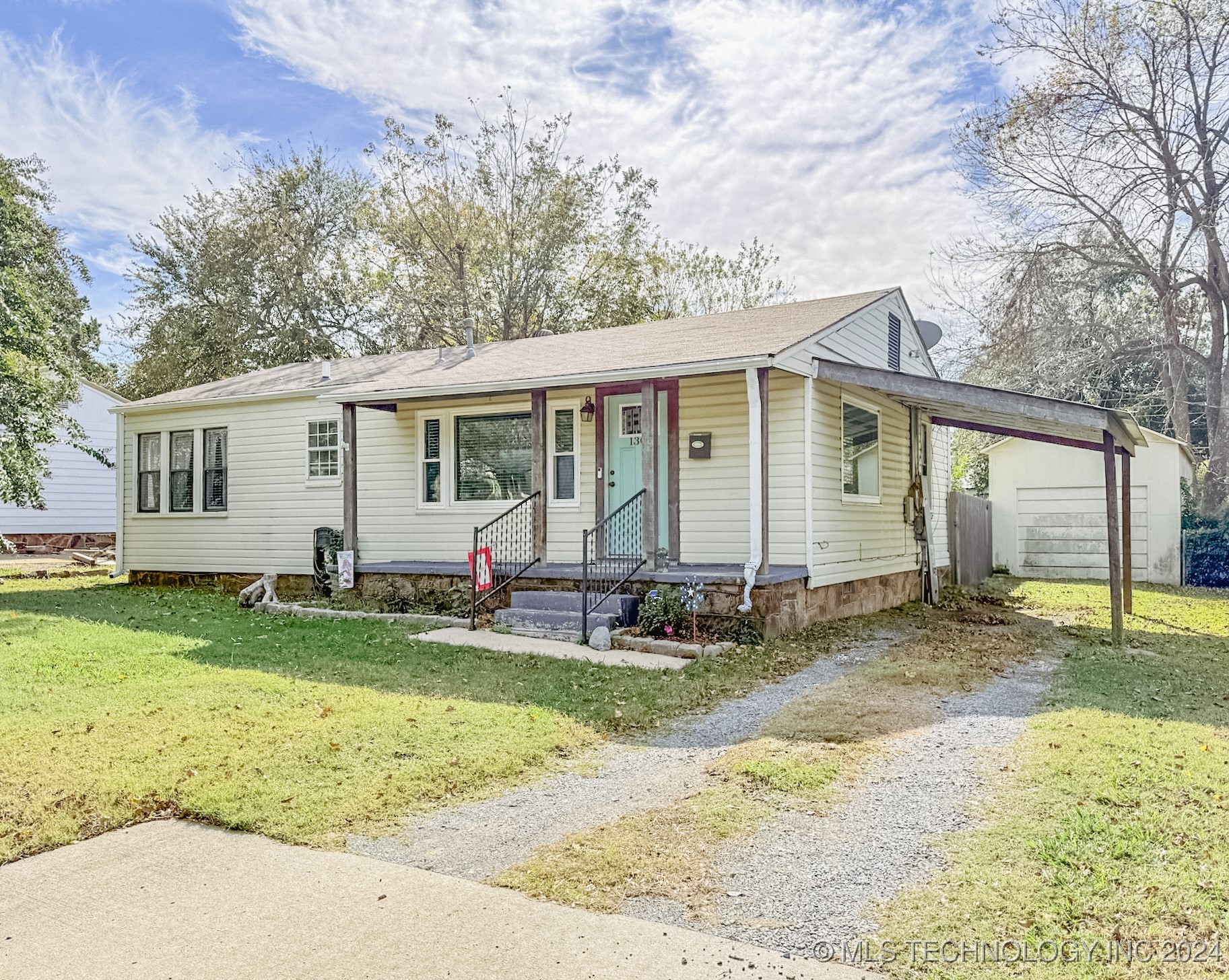 1306 E Comanche Avenue Property Photo 2