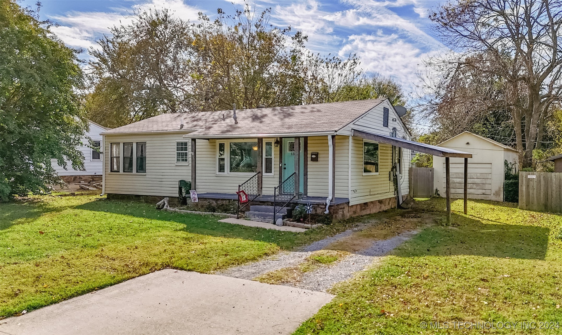 1306 E Comanche Avenue Property Photo 3
