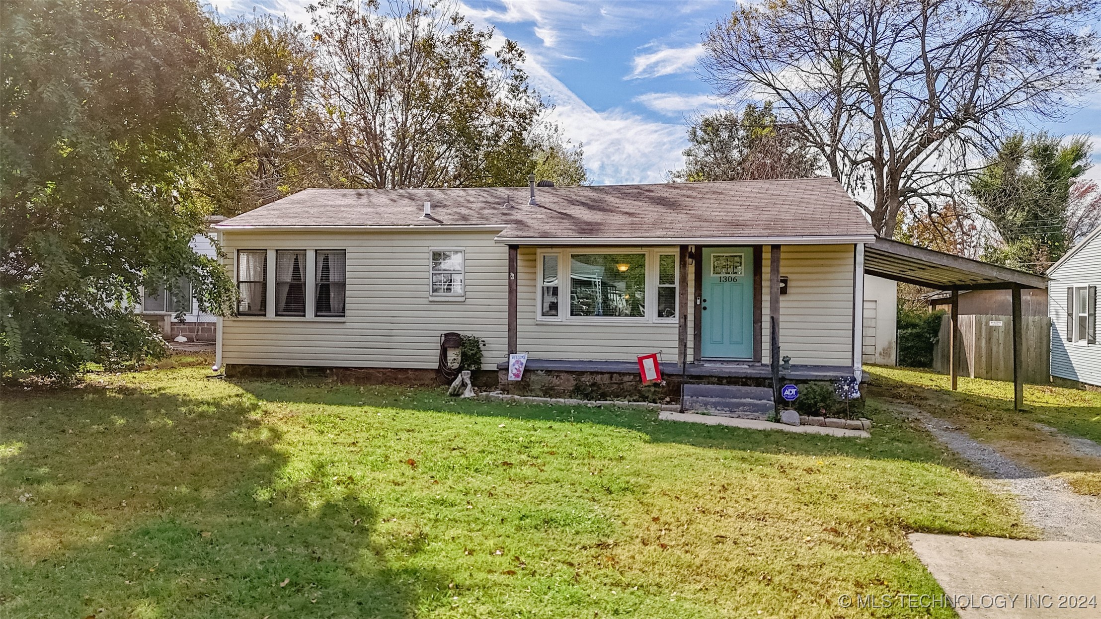 1306 E Comanche Avenue Property Photo 4