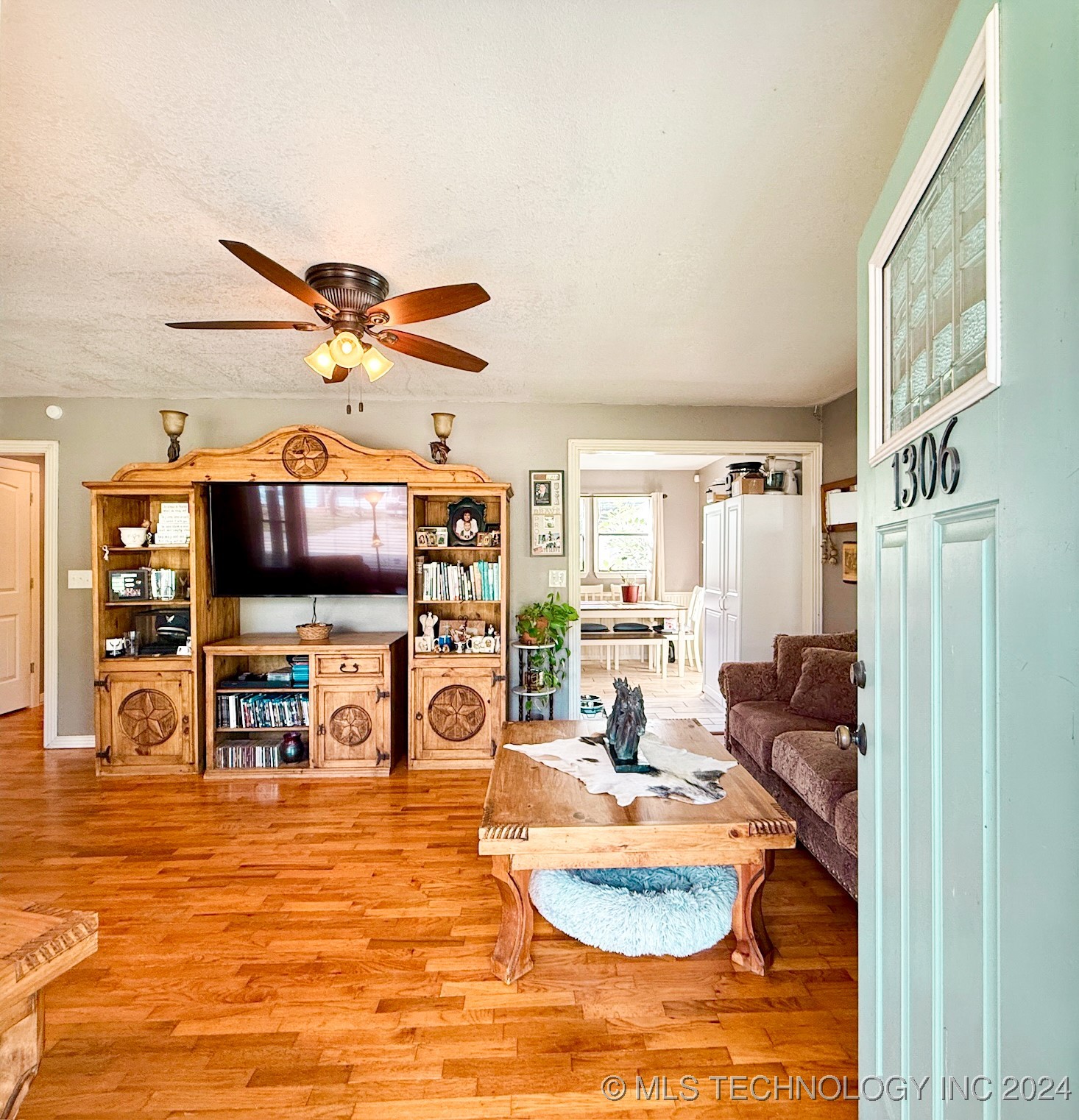 1306 E Comanche Avenue Property Photo 6