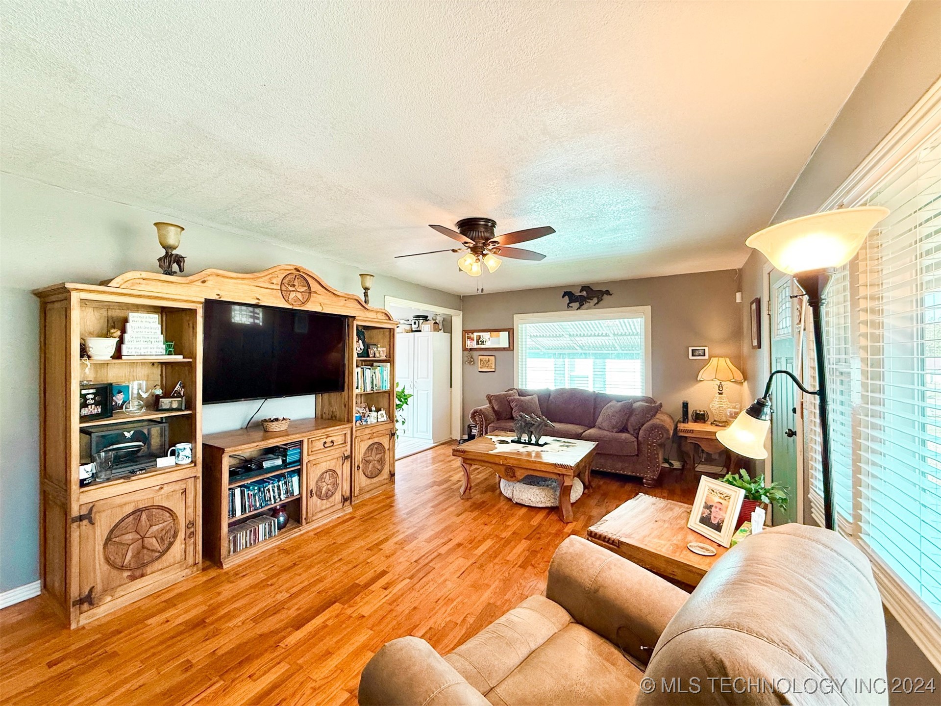 1306 E Comanche Avenue Property Photo 8