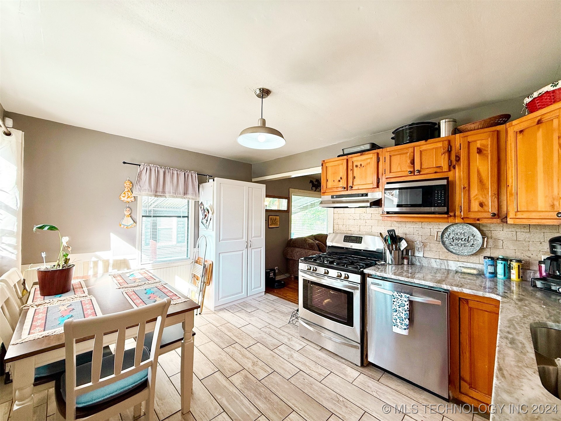 1306 E Comanche Avenue Property Photo 11