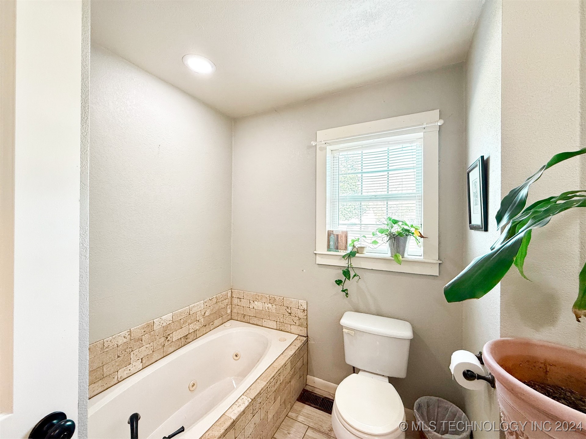 1306 E Comanche Avenue Property Photo 18