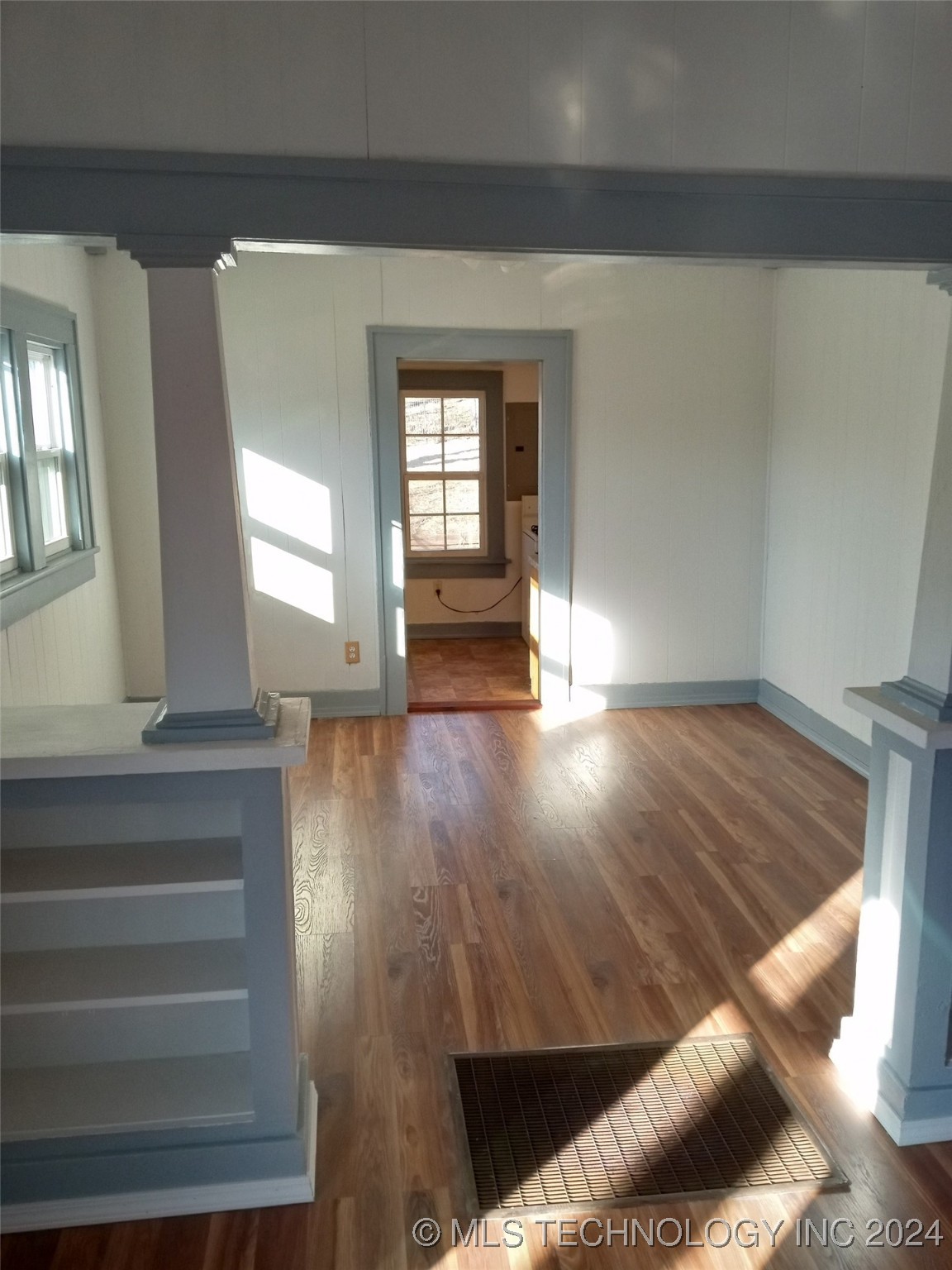 513 W 7th Avenue Property Photo 8