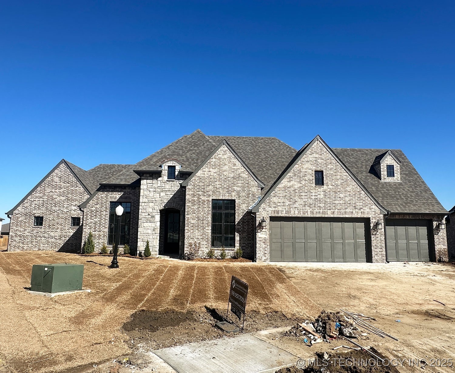 1302 Oakhurst Circle Property Photo