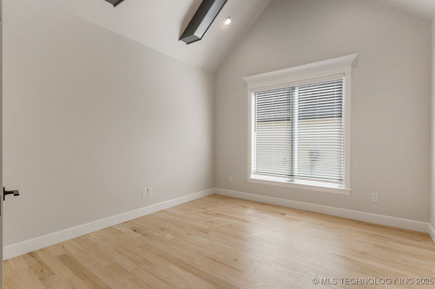 12802 S Irvington Avenue Property Photo 4