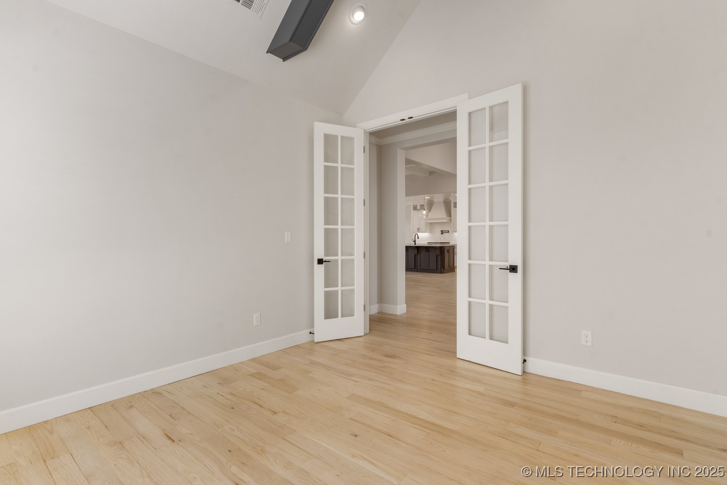12802 S Irvington Avenue Property Photo 5