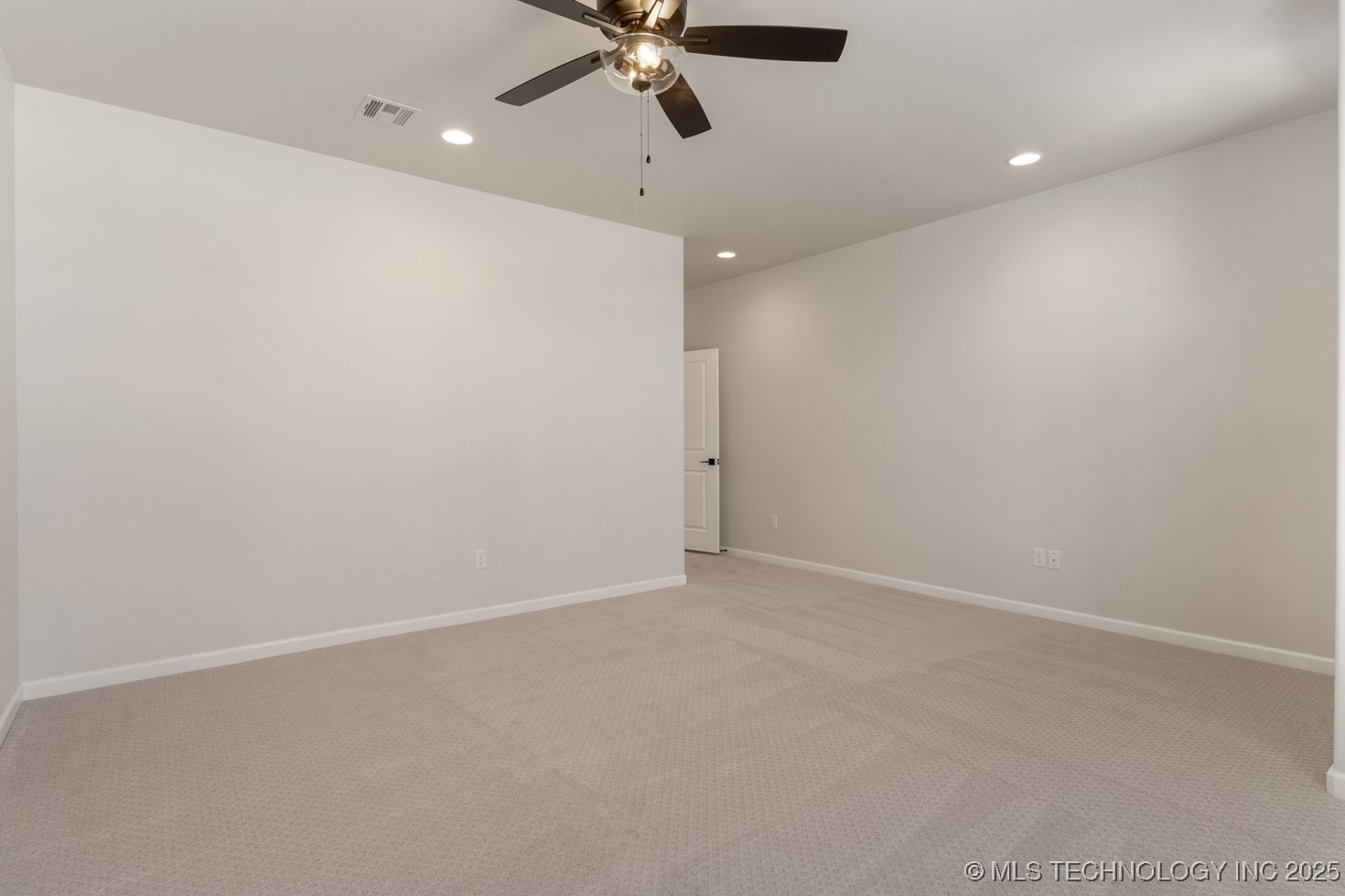 12802 S Irvington Avenue Property Photo 7