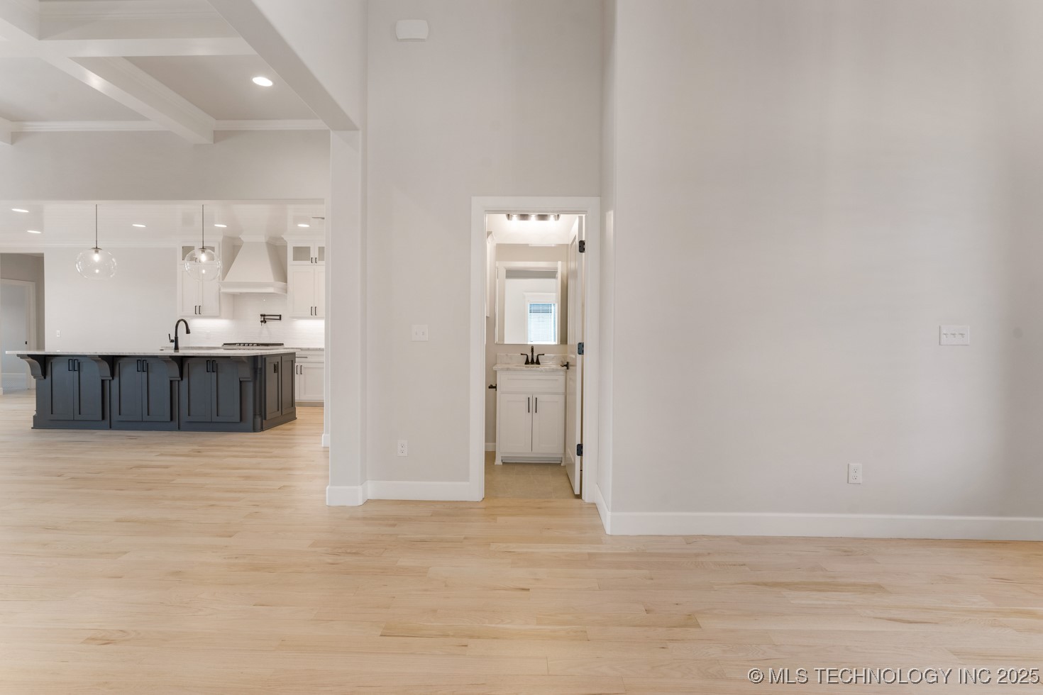 12802 S Irvington Avenue Property Photo 8